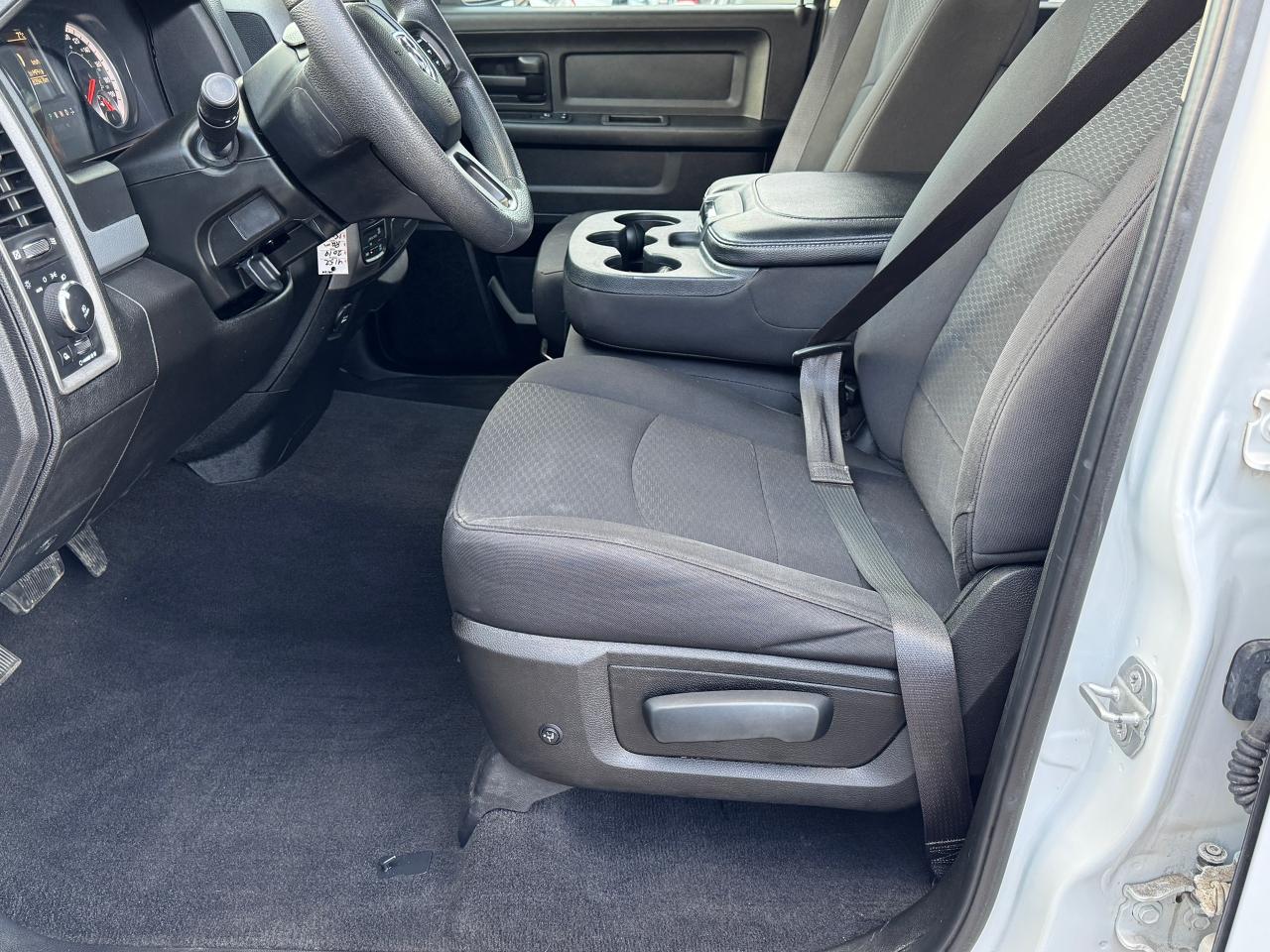 2019 RAM 1500 Classic Express 4x4 Quad 3.6L V6+ApplePlay+CLEAN CARFAX Photo75