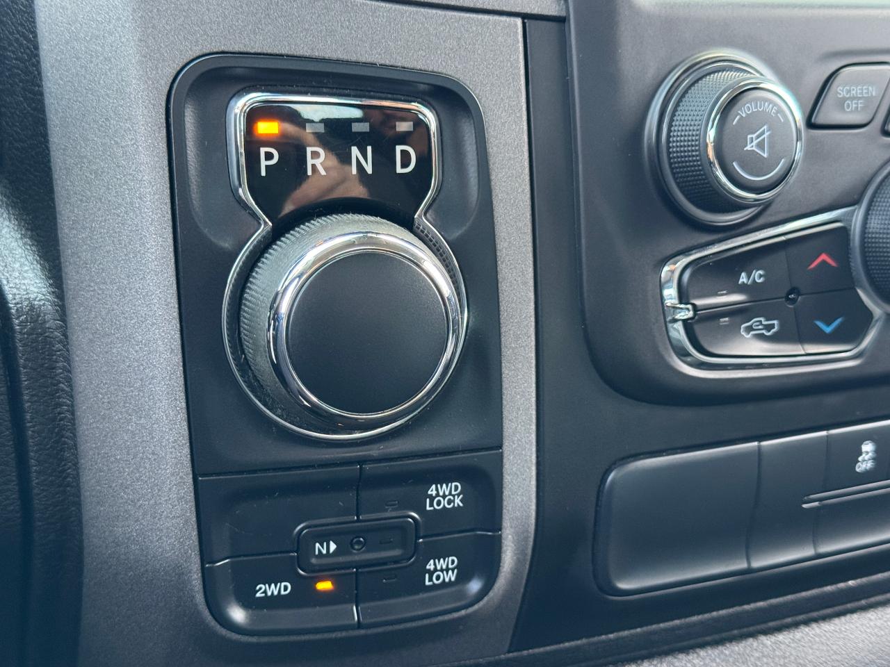 2019 RAM 1500 Classic Express 4x4 Quad 3.6L V6+ApplePlay+CLEAN CARFAX Photo89