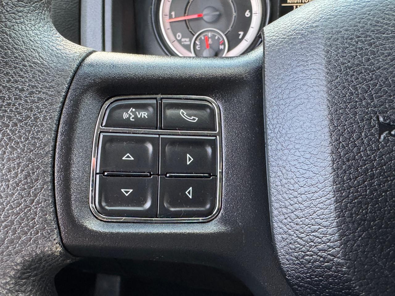 2019 RAM 1500 Classic Express 4x4 Quad 3.6L V6+ApplePlay+CLEAN CARFAX Photo98