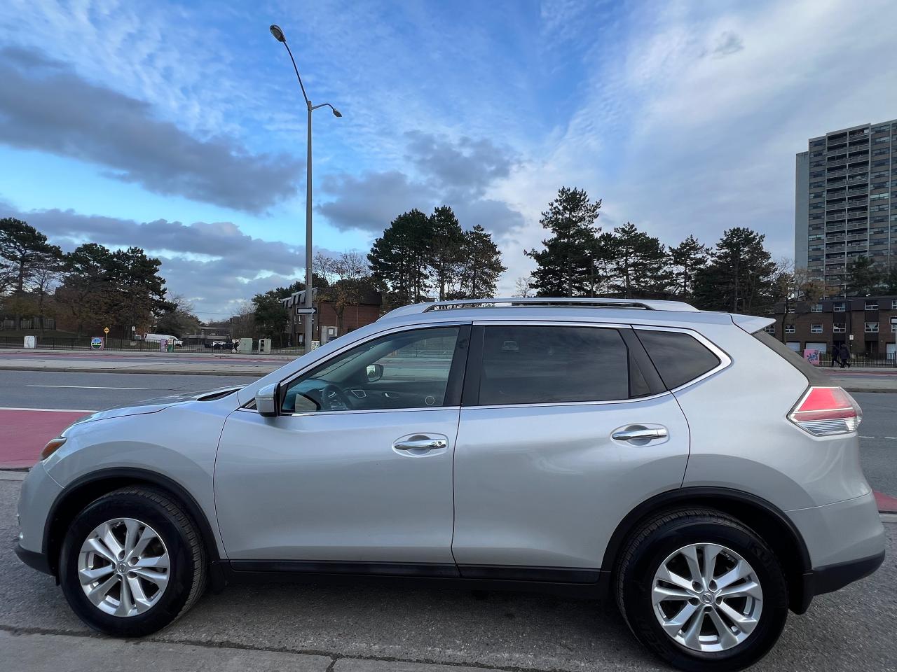 2015 Nissan Rogue SV-SUNROOF -BACK CAM-BLUETOOTH & HEATED SEATS Photo3
