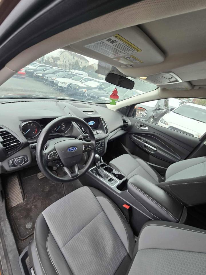 2017 Ford Escape SE - Photo #6