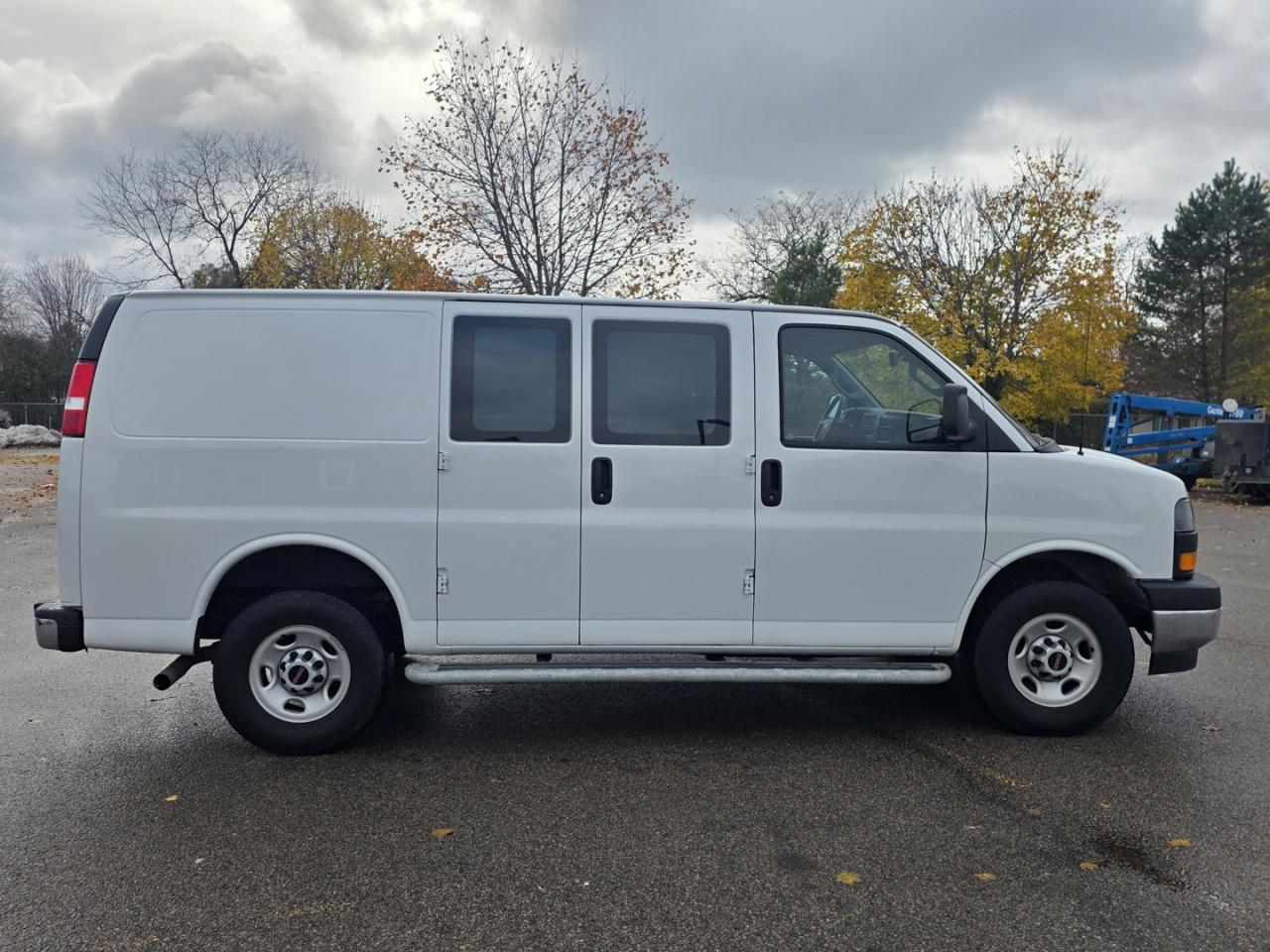 2023 GMC Savana G2500 Cargo - Photo #4