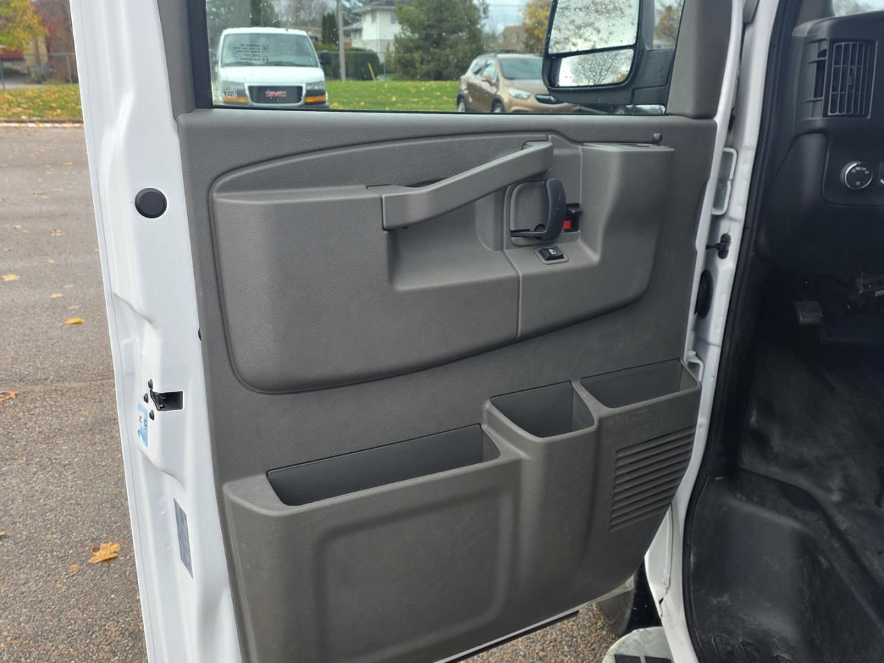 2023 GMC Savana G2500 Cargo - Photo #10