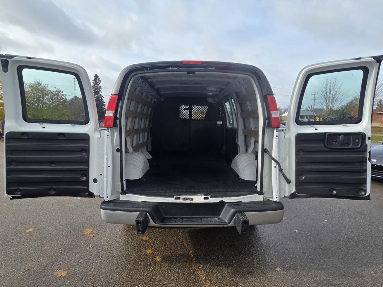 2023 GMC Savana G2500 Cargo Photo