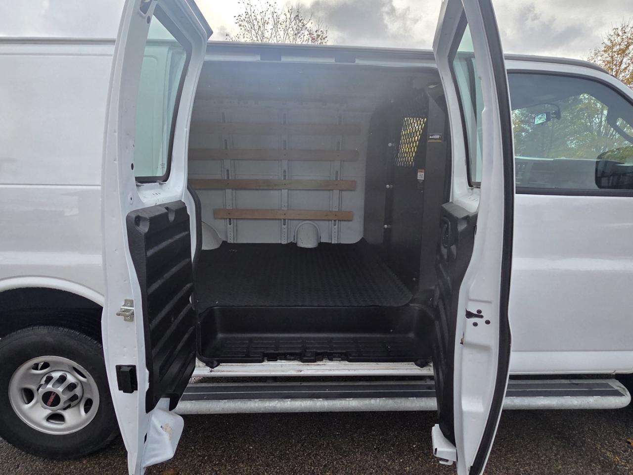 2023 GMC Savana G2500 Cargo Photo