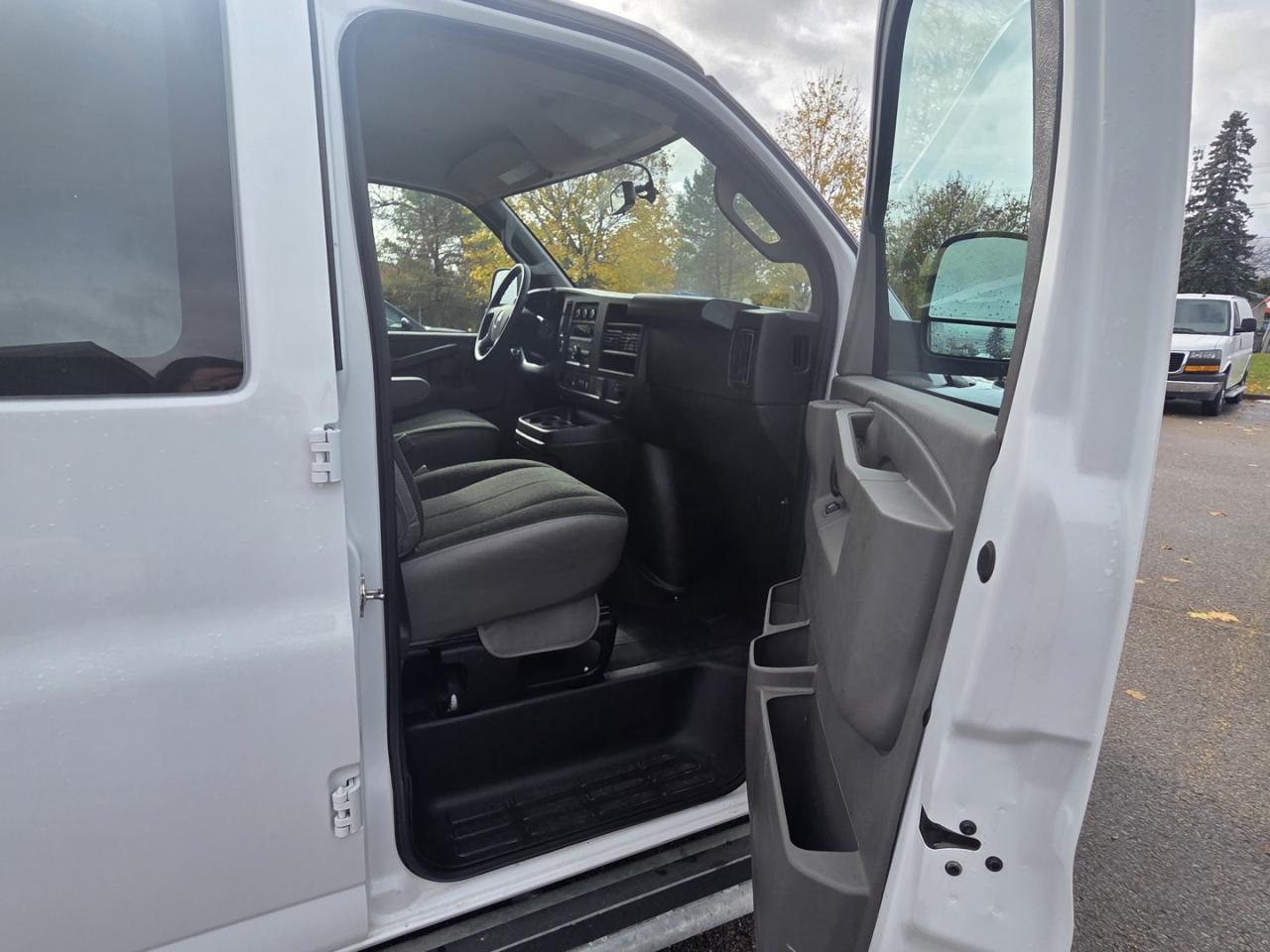2023 GMC Savana G2500 Cargo - Photo #15