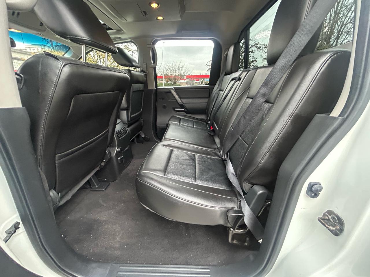 2014 Nissan Titan SL - Photo #9