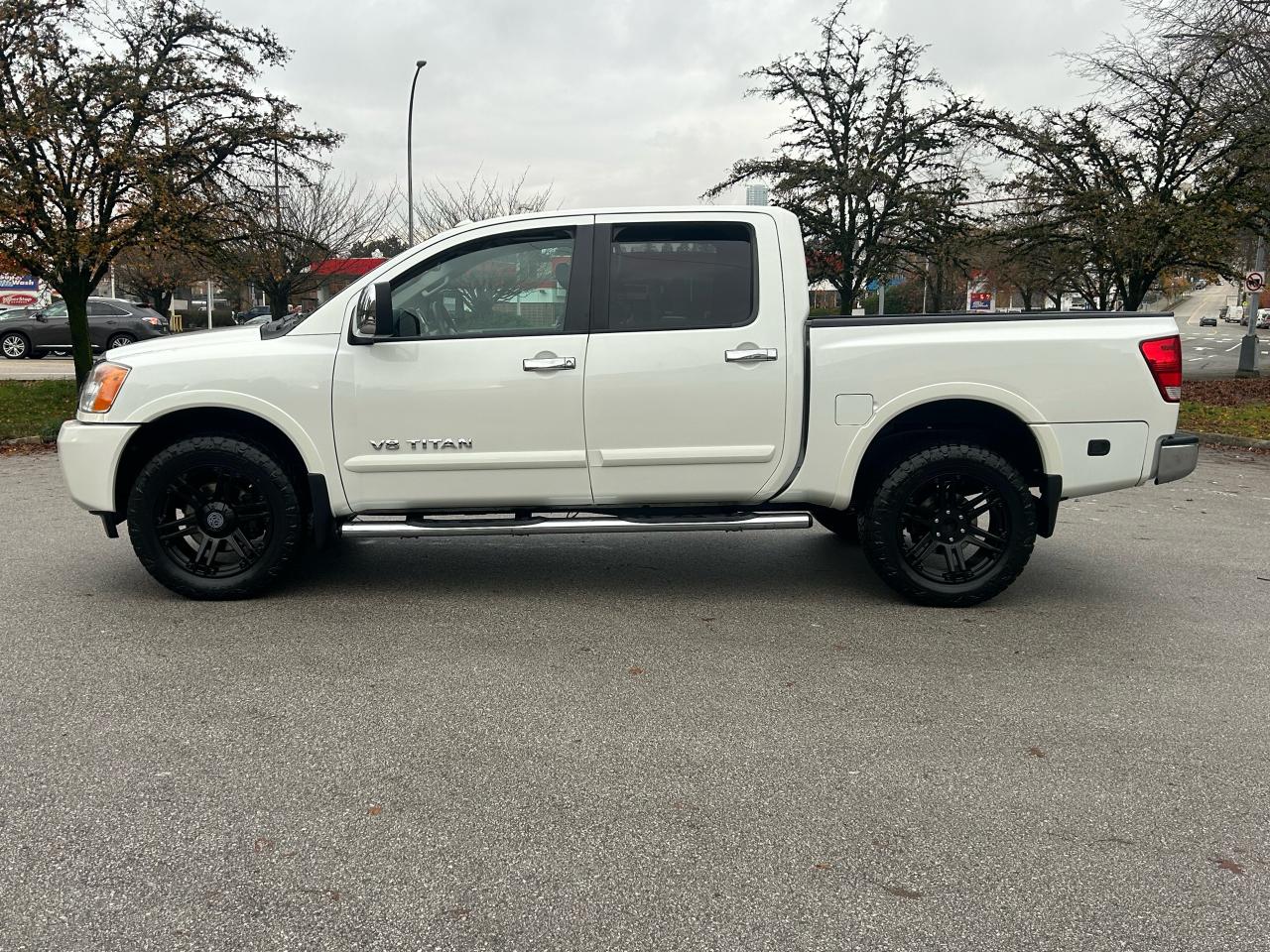 2014 Nissan Titan SL - Photo #2