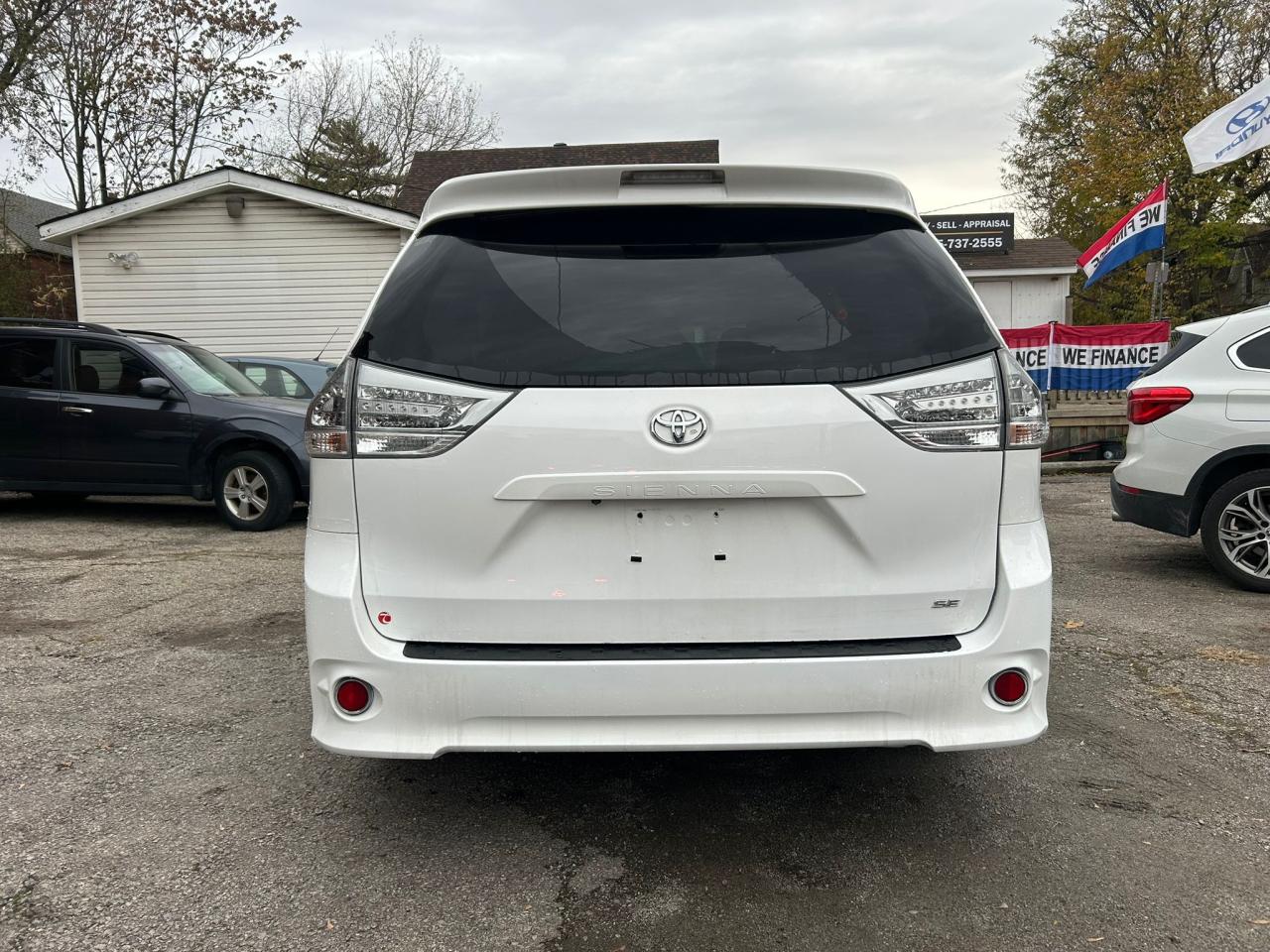 2017 Toyota Sienna 5DR SE 8-PASS FWD - Photo #4