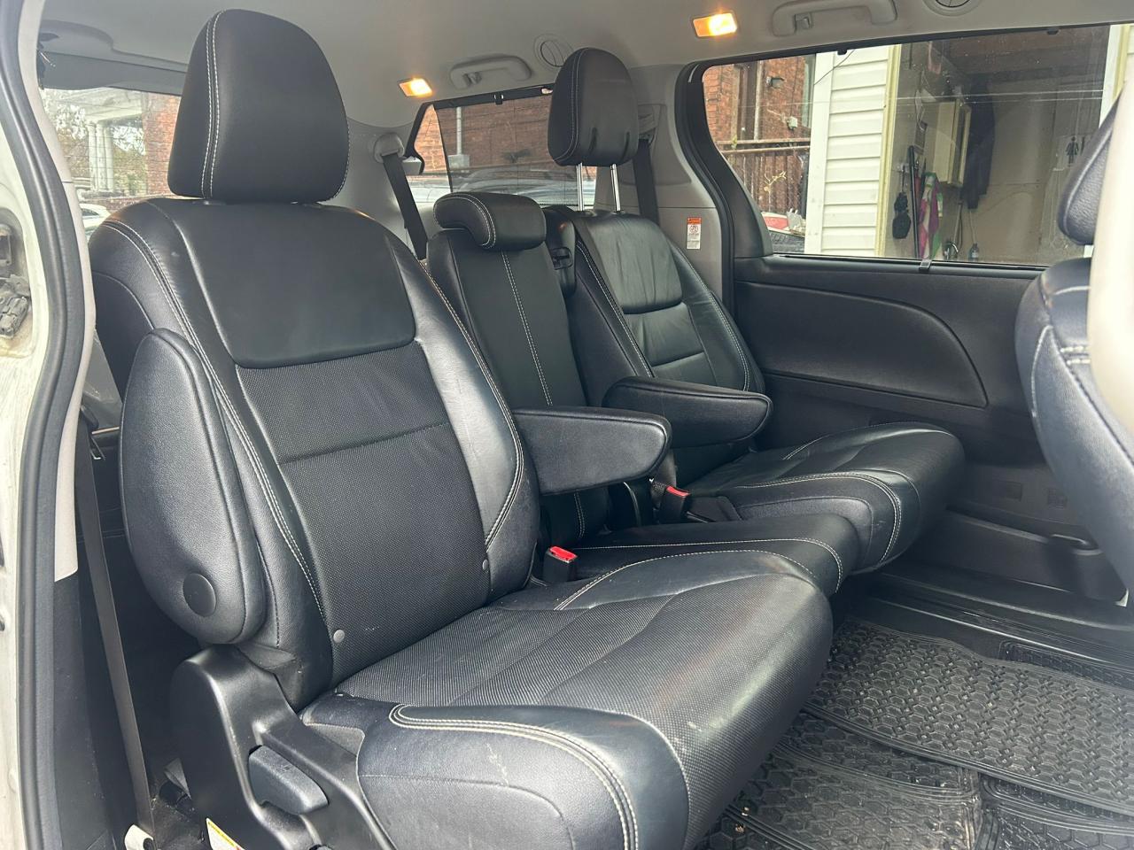 2017 Toyota Sienna 5DR SE 8-PASS FWD - Photo #11