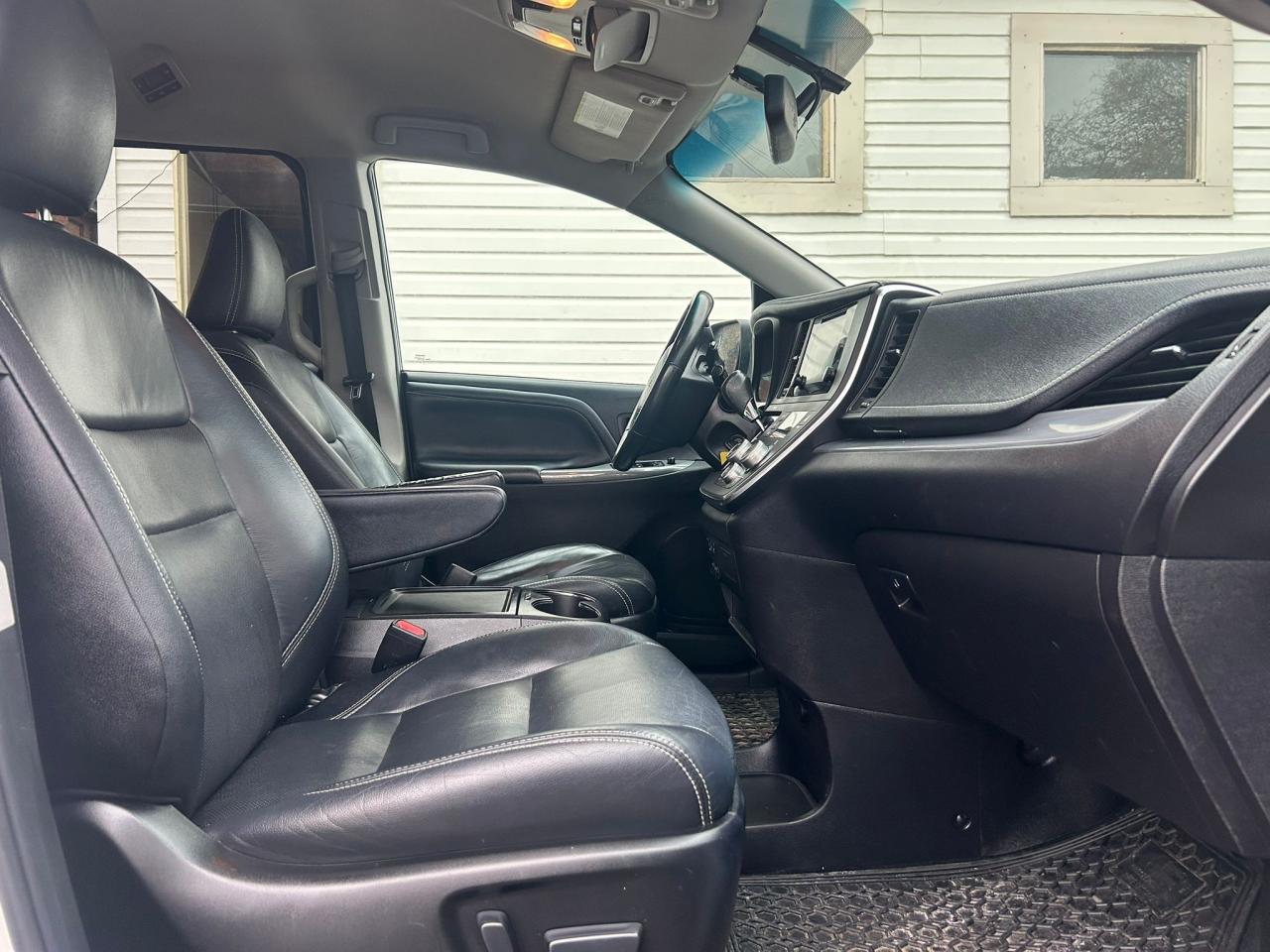 2017 Toyota Sienna 5DR SE 8-PASS FWD - Photo #12