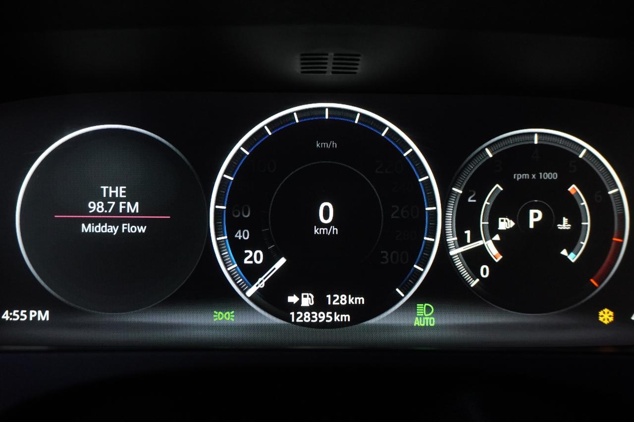 2018 Jaguar F-PACE PRESTIGE / 25T / STUNNING COMBO / DEALER SERVICED - Photo #12