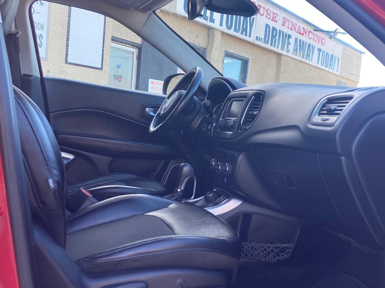 2018 Jeep Compass NORTH 4X4 - Photo #8