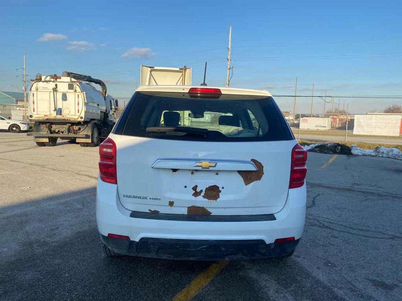 2017 Chevrolet Equinox LS Photo4