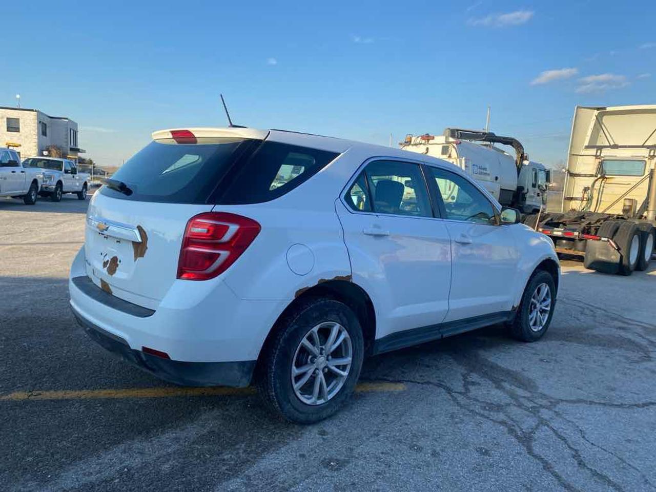 2017 Chevrolet Equinox LS Photo3