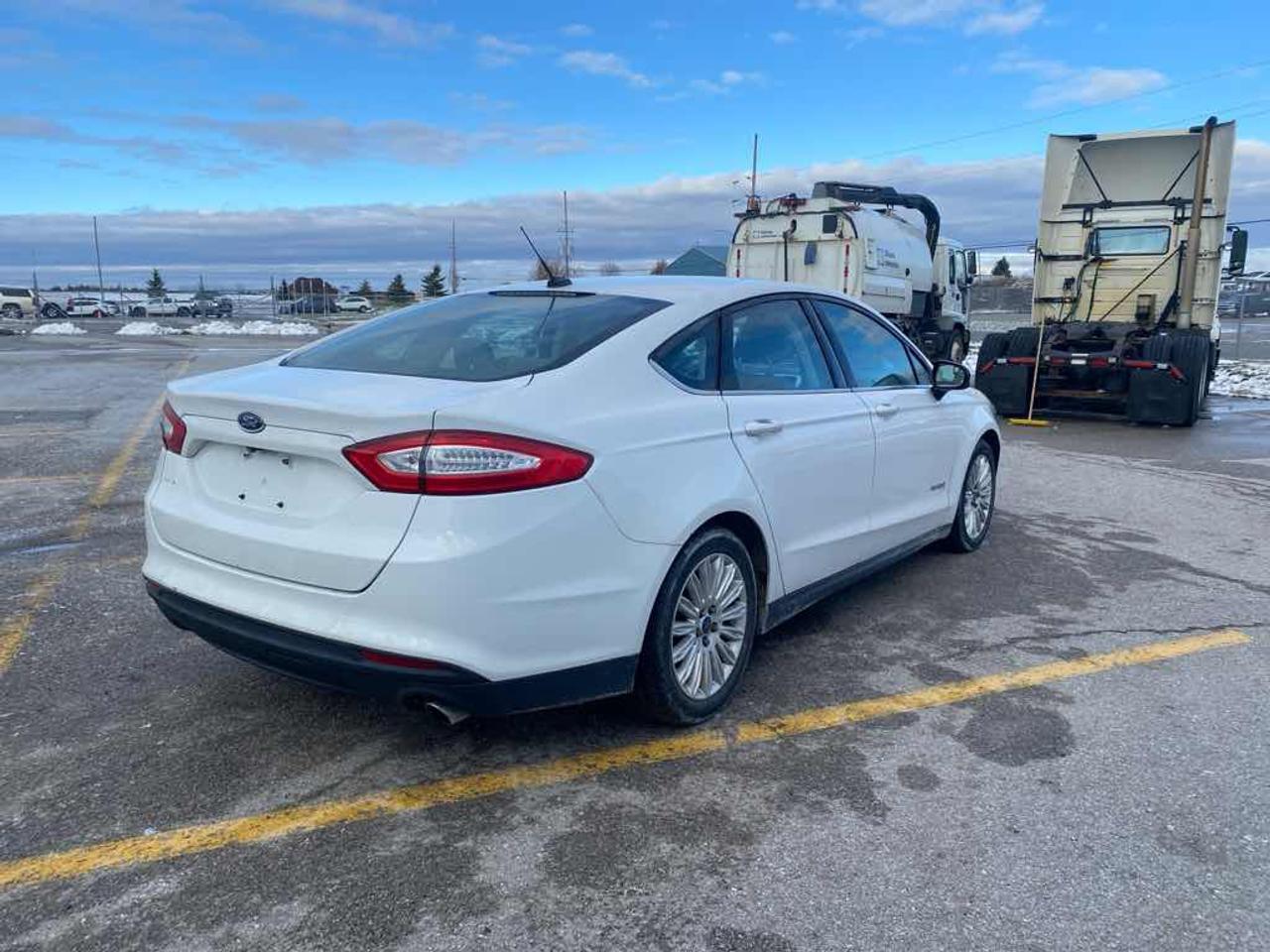 2015 Ford Fusion S Hybrid Photo