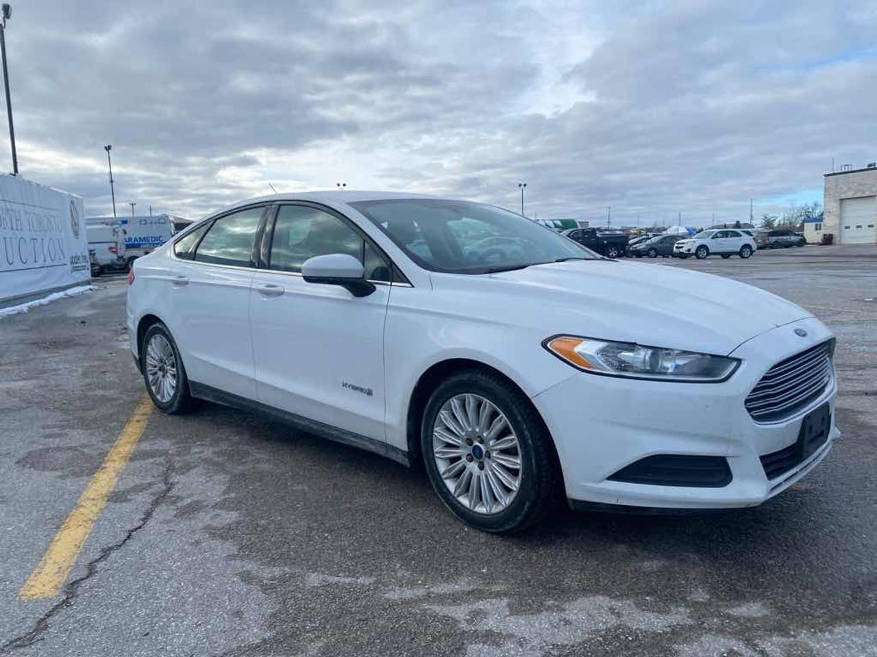 2015 Ford Fusion S Hybrid Photo2