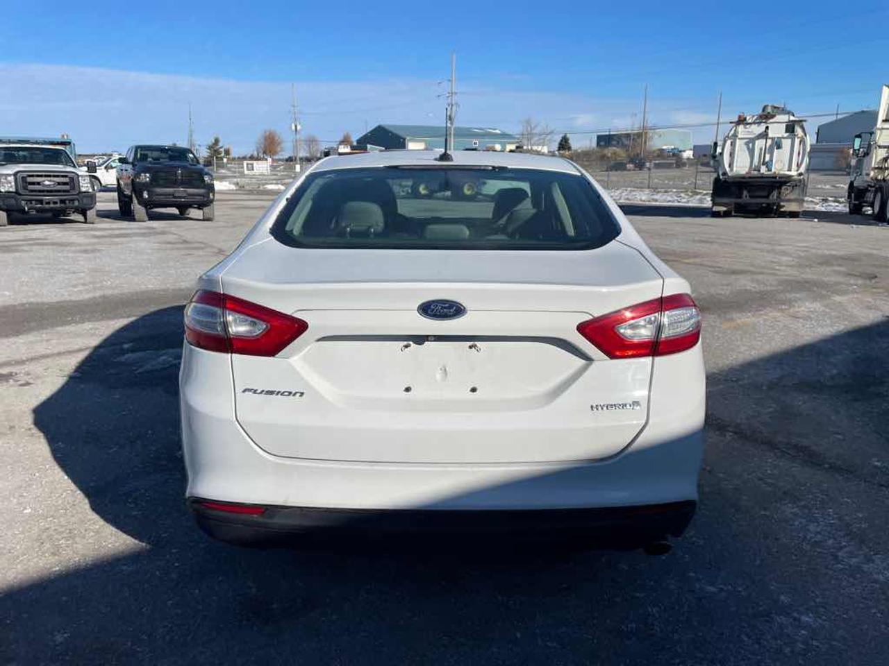 2015 Ford Fusion S Hybrid Photo4