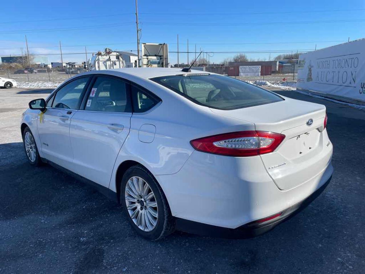2015 Ford Fusion S Hybrid Photo