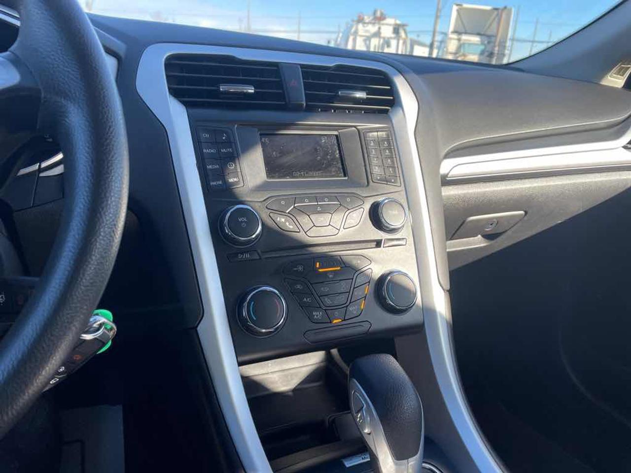 2015 Ford Fusion S Hybrid Photo