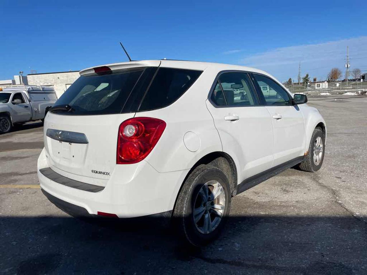 2015 Chevrolet Equinox LS Photo3