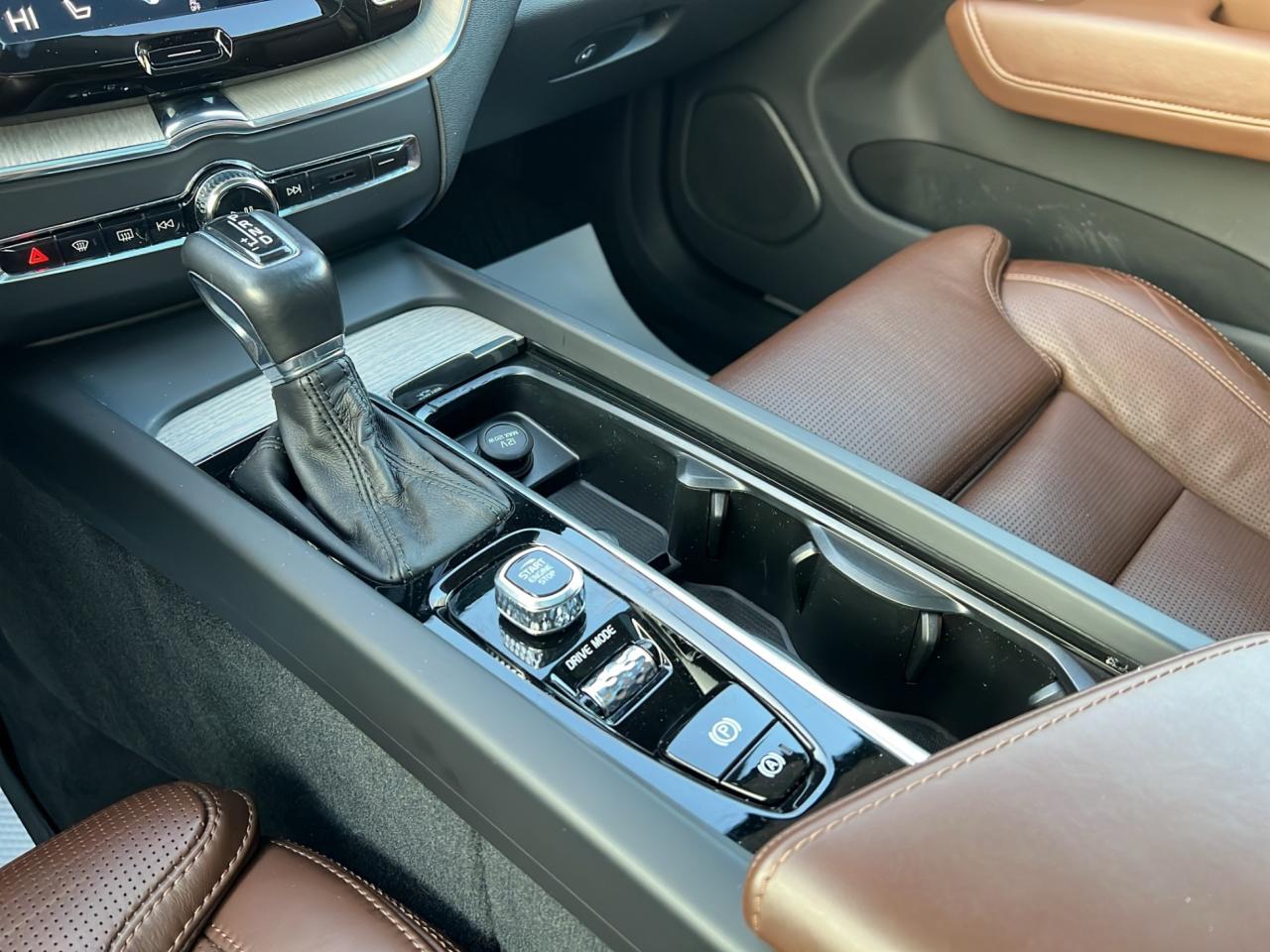 2019 Volvo XC60 T6 AWD INSCRIPTION PKG - LEATHER - SUNROOF !!! Photo