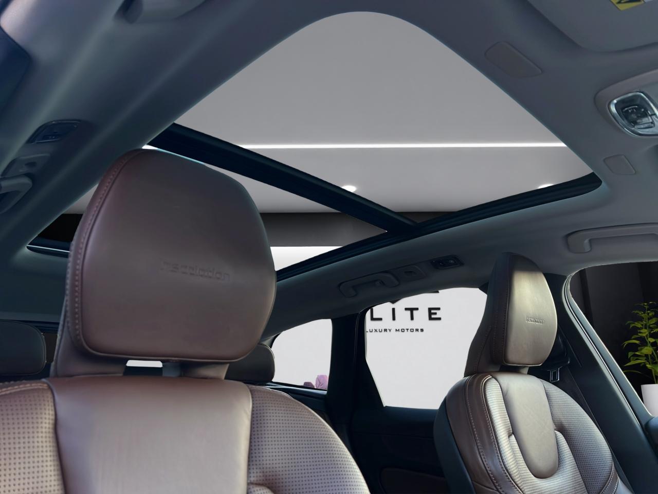 2019 Volvo XC60 T6 AWD INSCRIPTION PKG - LEATHER - SUNROOF !!! Photo