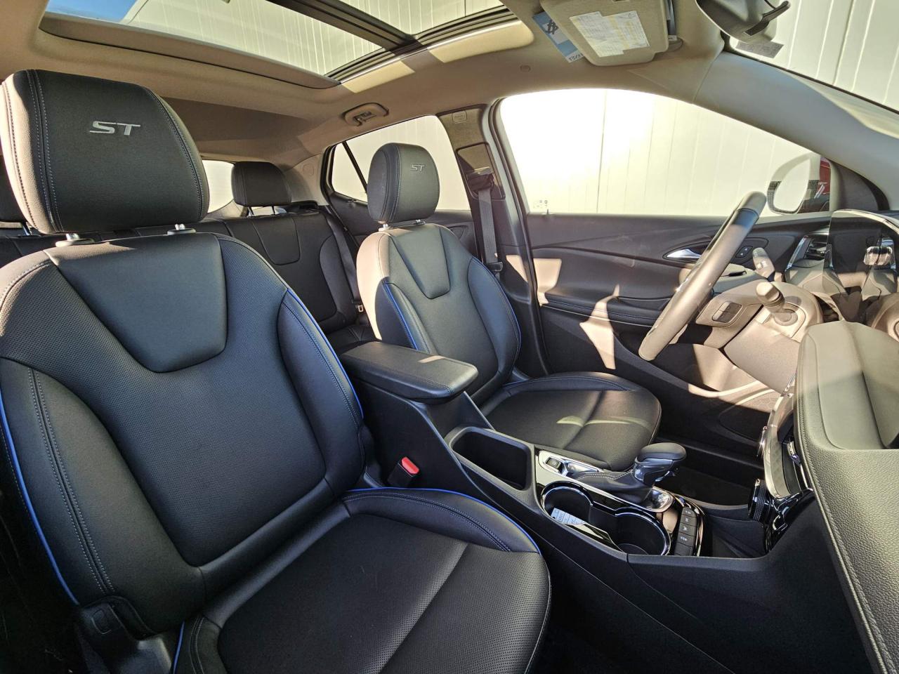 2025 Buick Encore GX Sport Touring Leather | Moonroof | Technology Package | 19" Wheels Photo