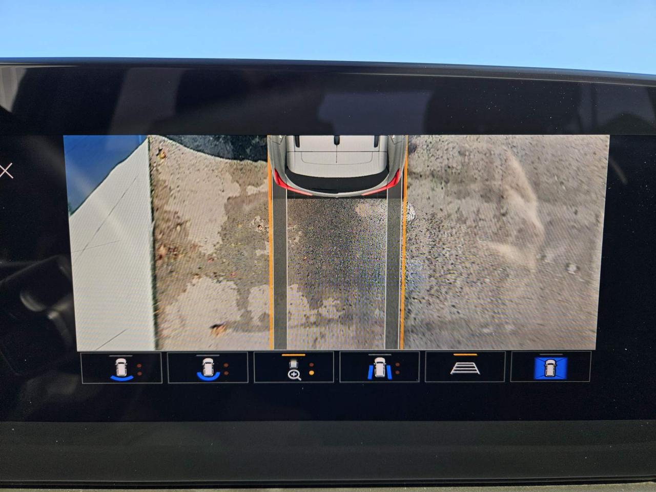 2025 Buick Encore GX Sport Touring Leather | Moonroof | Technology Package | 19" Wheels Photo