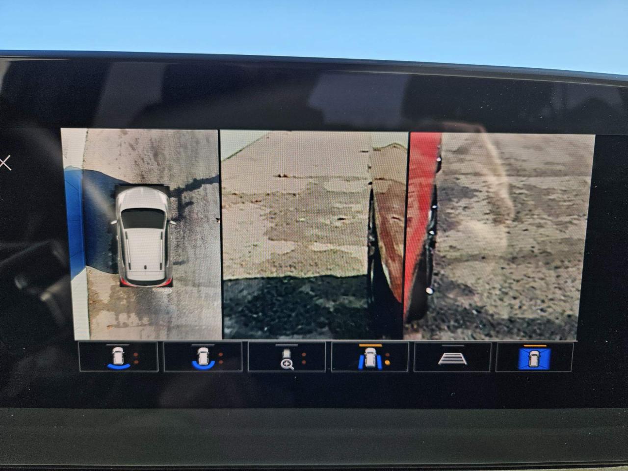 2025 Buick Encore GX Sport Touring Leather | Moonroof | Technology Package | 19" Wheels Photo