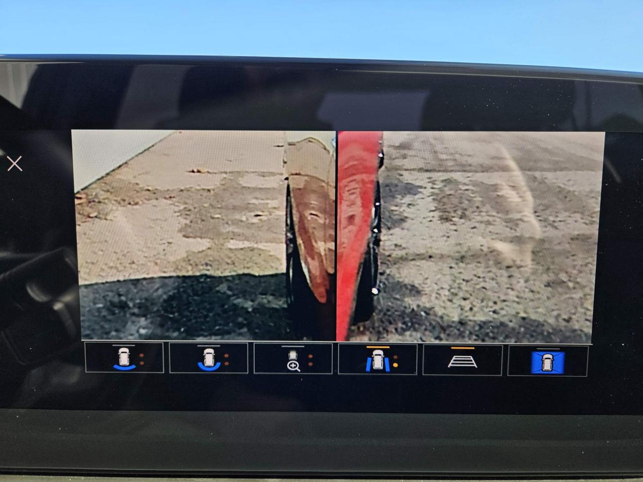 2025 Buick Encore GX Sport Touring Leather | Moonroof | Technology Package | 19" Wheels Photo