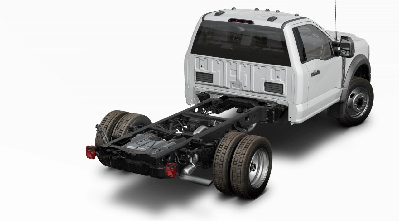 2025 Ford F-550 Super Duty DRW XLT Photo2