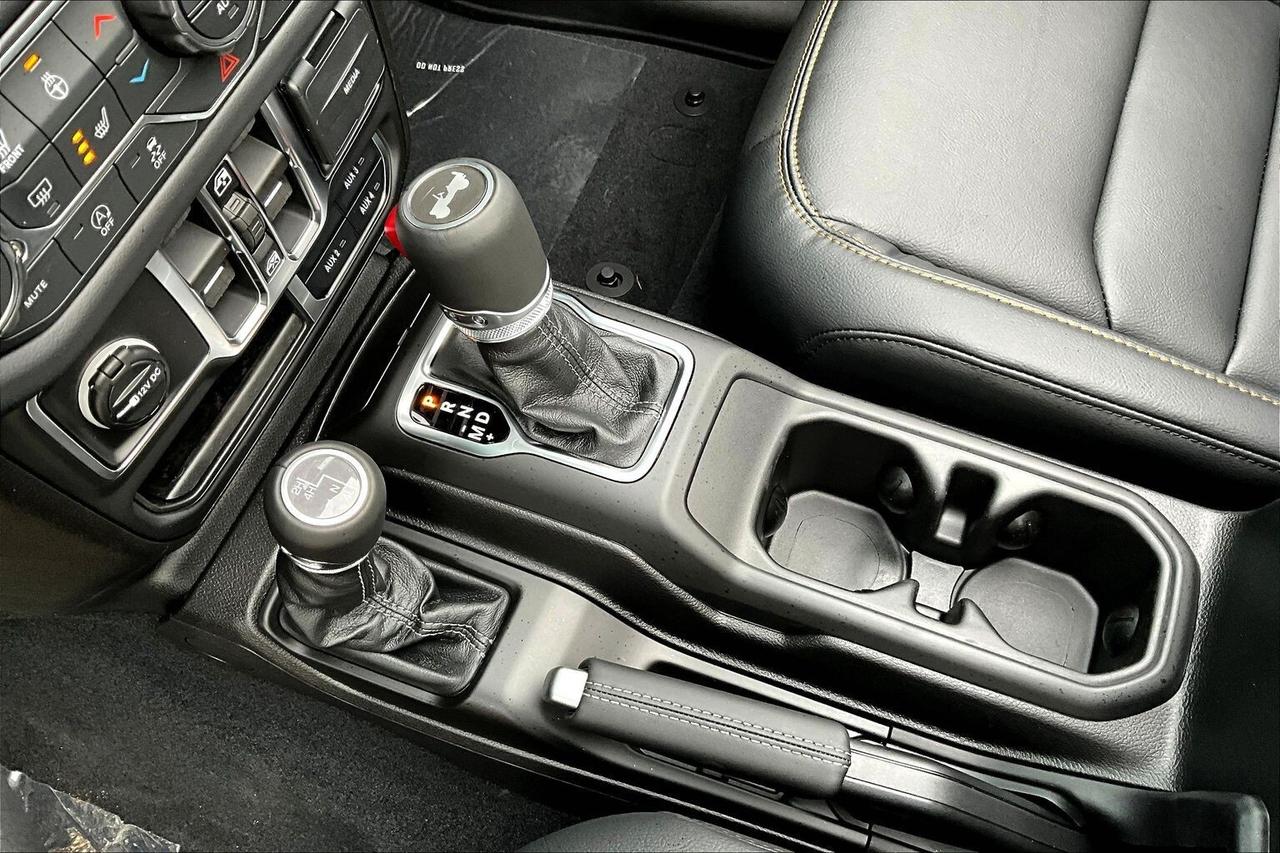 2026 Jeep Wrangler SAHARA | Sky-Top | McKinley Leather | Tow Pkg Photo