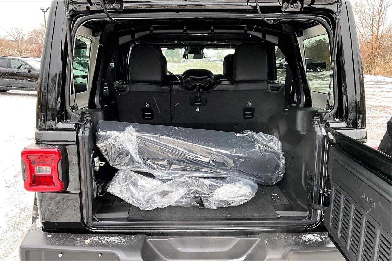 2026 Jeep Wrangler SAHARA | Sky-Top | McKinley Leather | NAV | 4X4 Photo