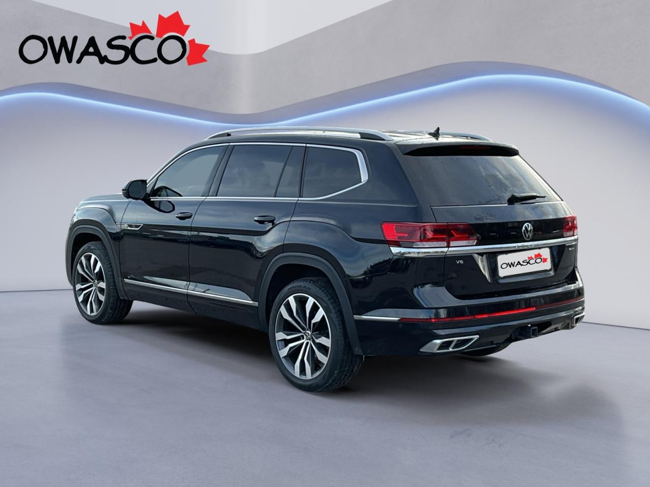 2023 Volkswagen Atlas 3.6L Execline! Captain Chair Pkg! 3rd Row Seating! Photo3