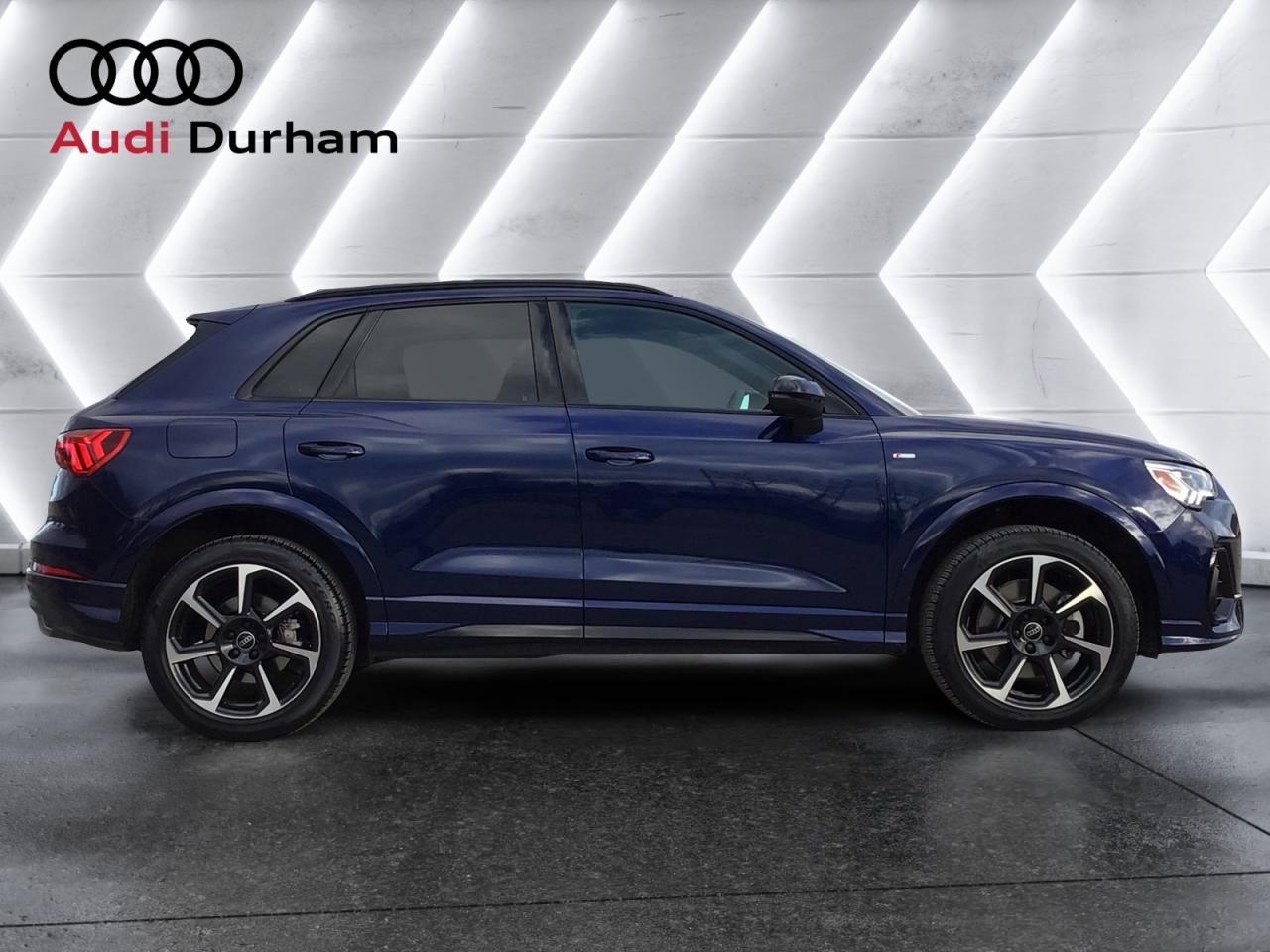 2025 Audi Q3 2.0T Progressiv + Blk Pkg | Blk Rings | Phonebox Photo