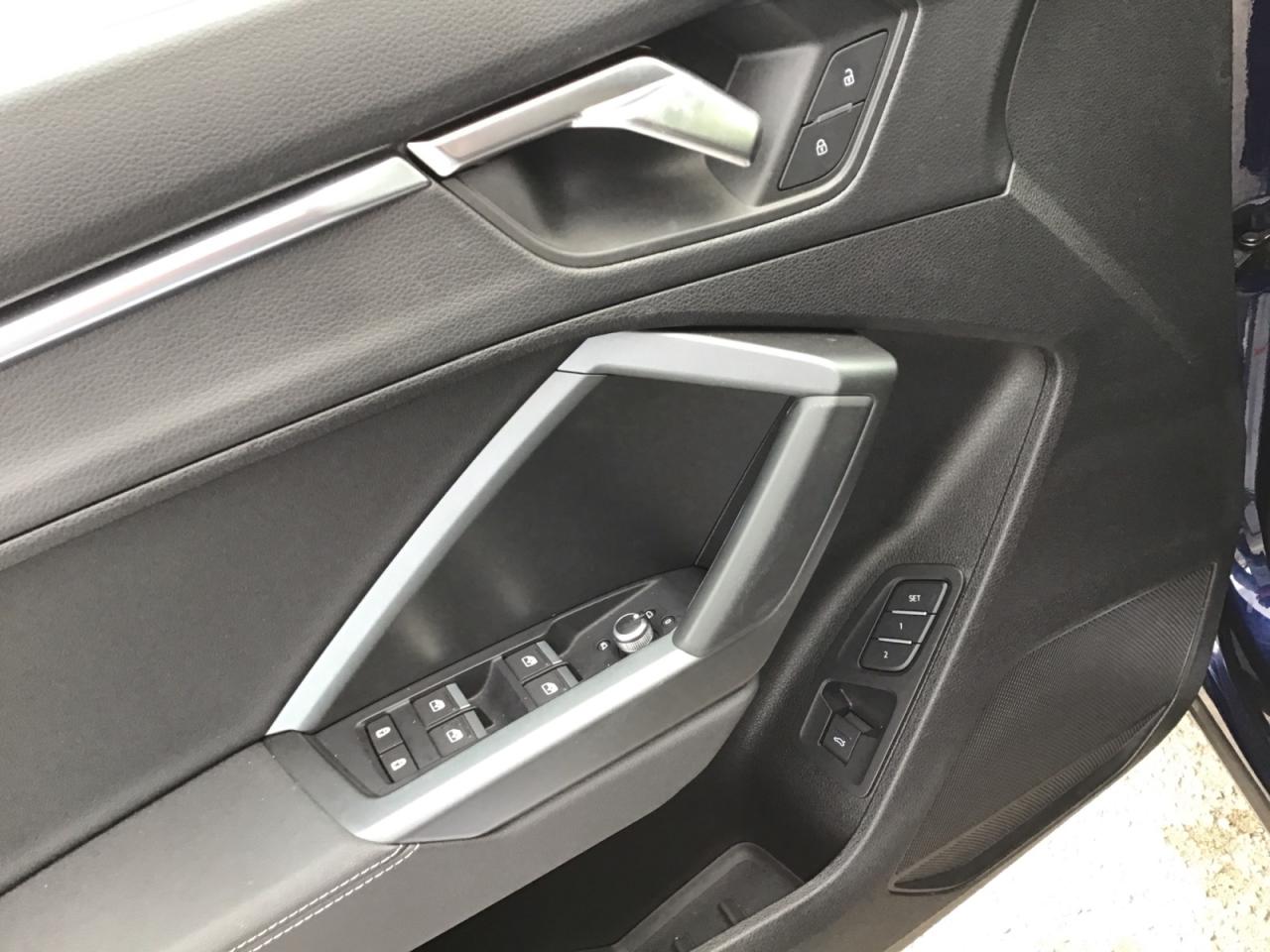 2025 Audi Q3 2.0T Progressiv + Blk Pkg | Blk Rings | Phonebox Photo