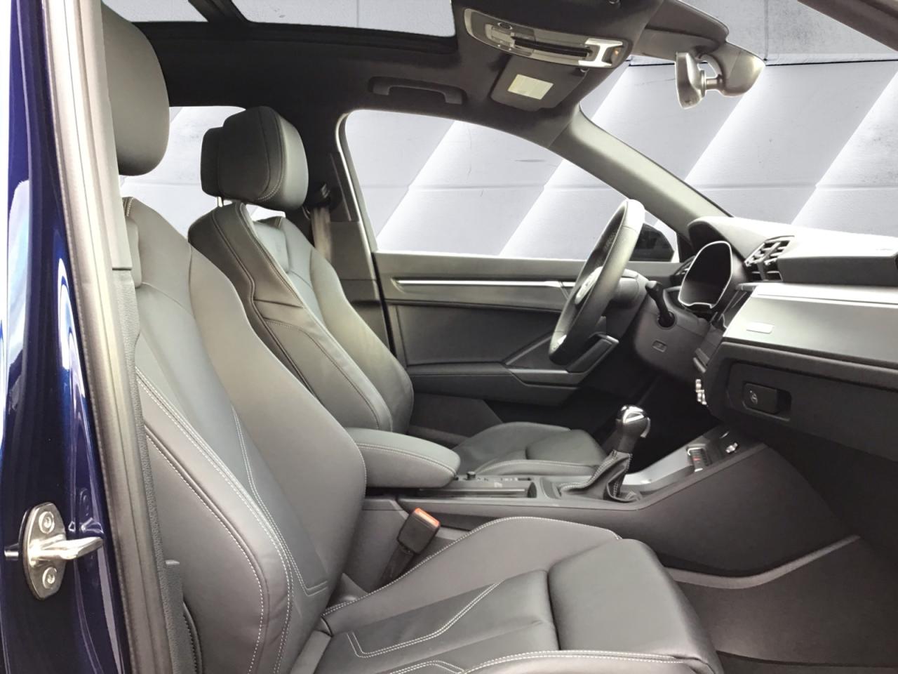 2025 Audi Q3 2.0T Progressiv + Blk Pkg | Blk Rings | Phonebox Photo