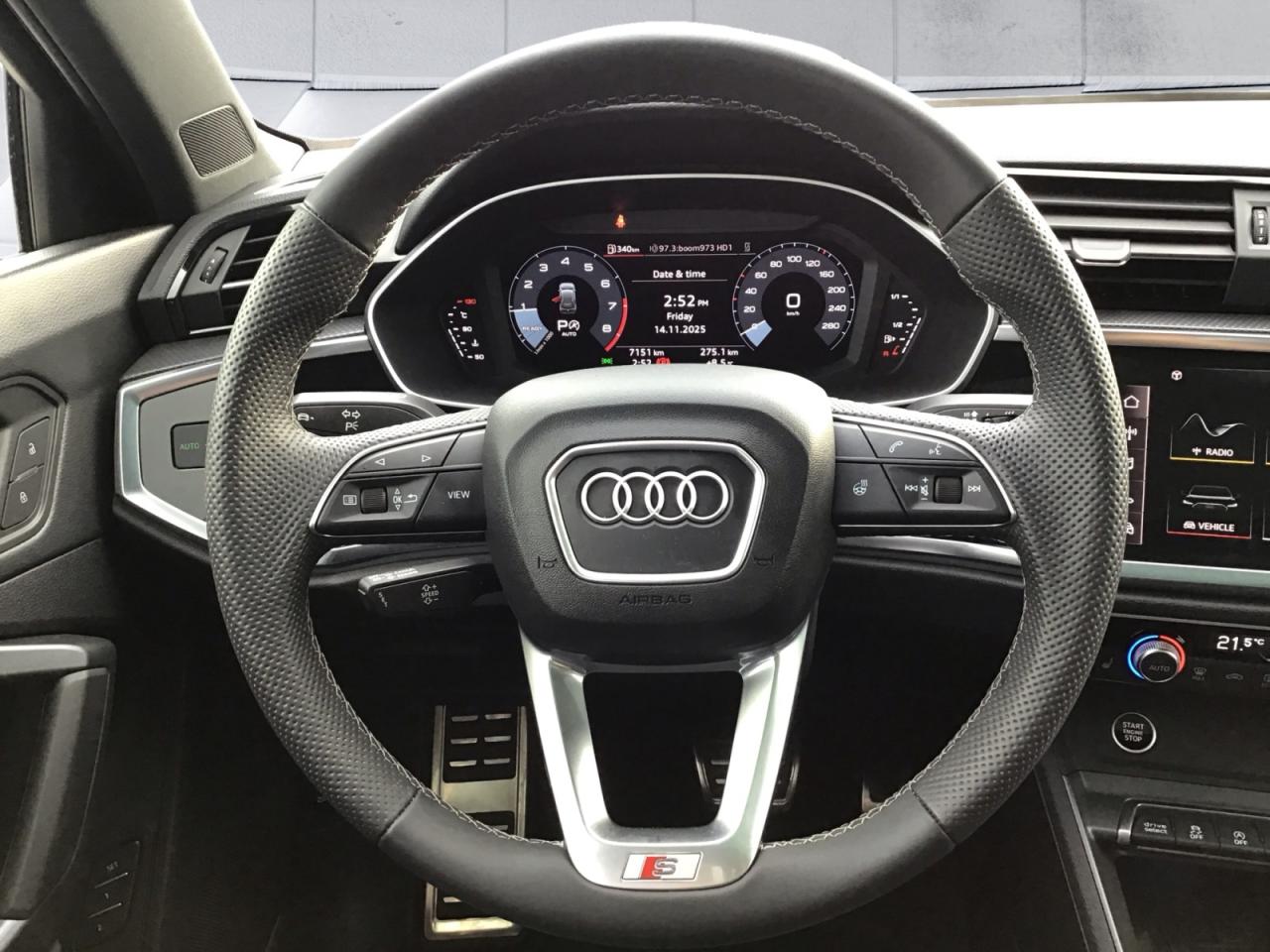 2025 Audi Q3 2.0T Progressiv + Blk Pkg | Blk Rings | Phonebox Photo