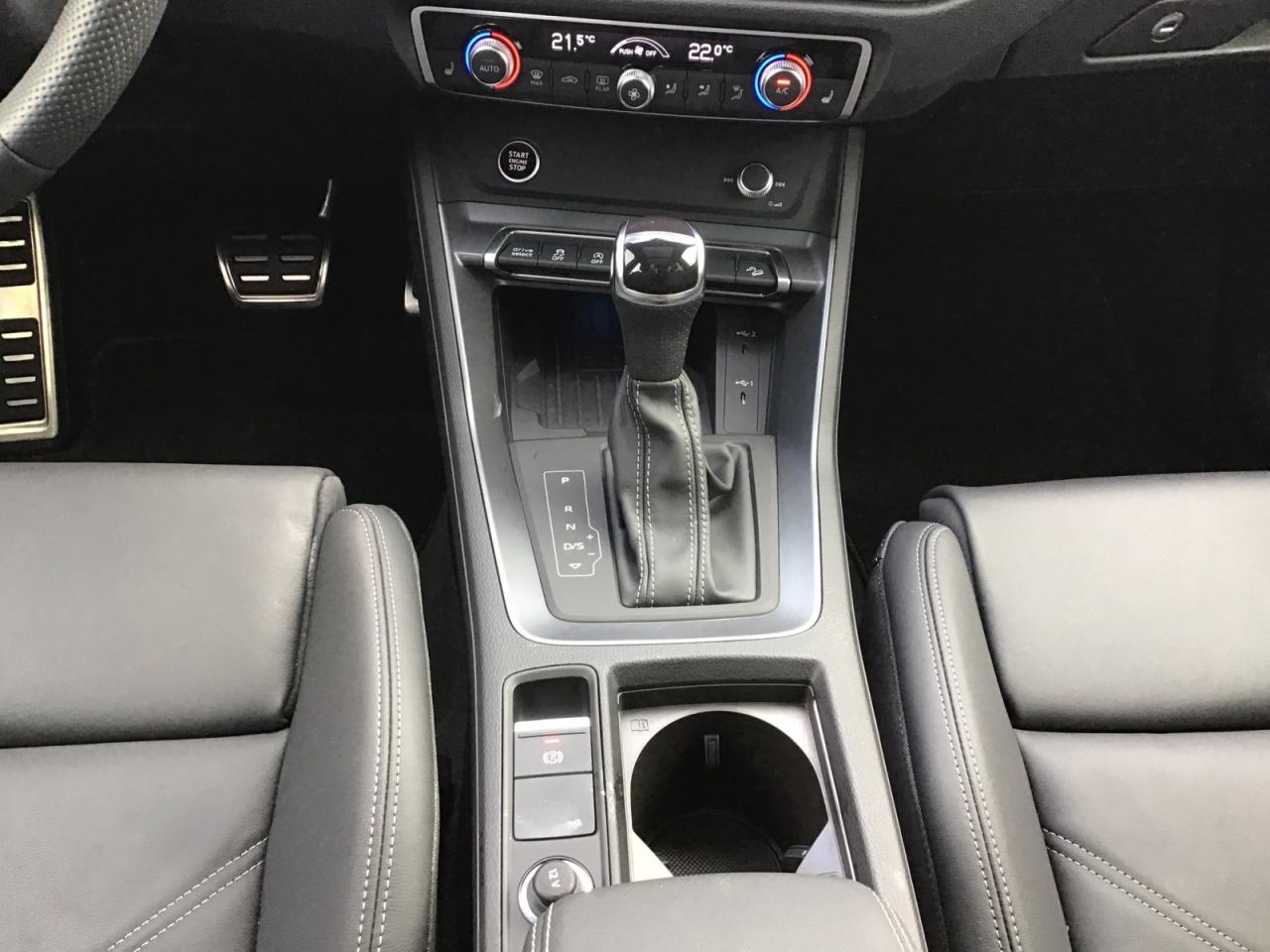 2025 Audi Q3 2.0T Progressiv + Blk Pkg | Blk Rings | Phonebox Photo