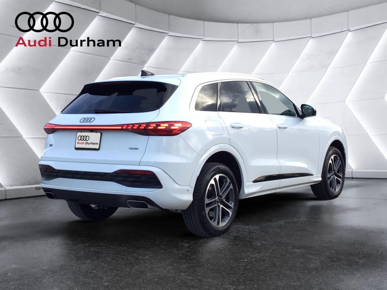 2025 Audi Q5 2.0T + Panoramic Moonroof Photo4