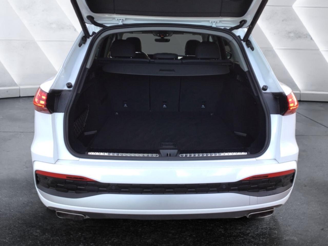 2025 Audi Q5 2.0T + Panoramic Moonroof Photo