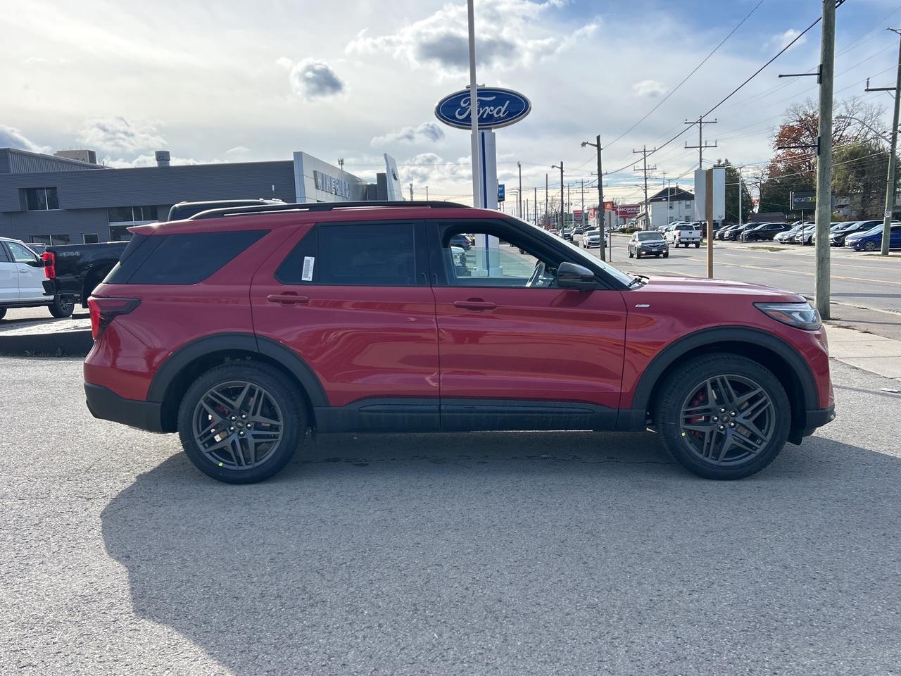 2026 Ford Explorer ST-Line Photo3