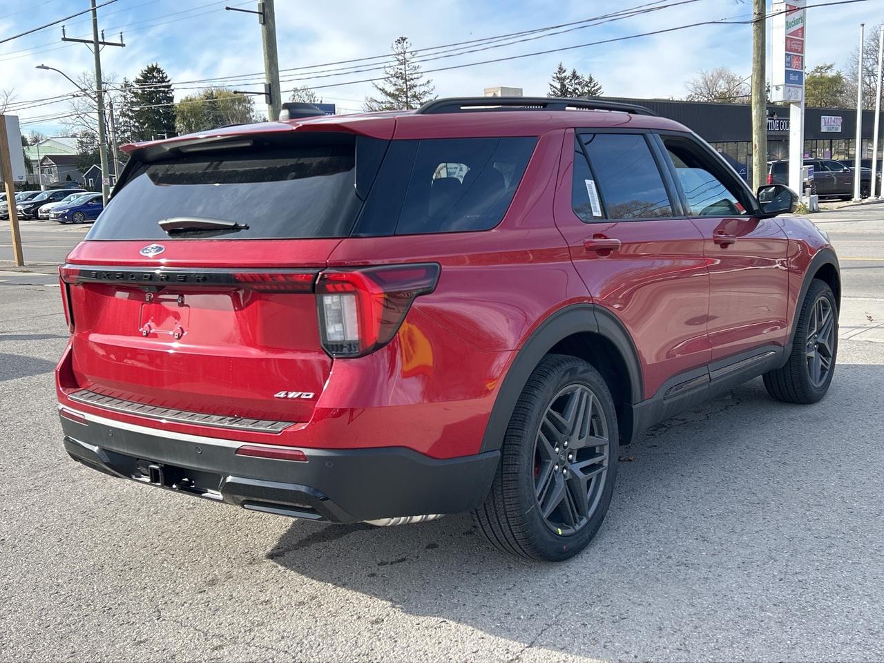 2026 Ford Explorer ST-Line Photo4