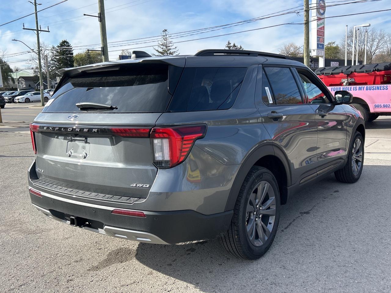 2026 Ford Explorer Active Photo4