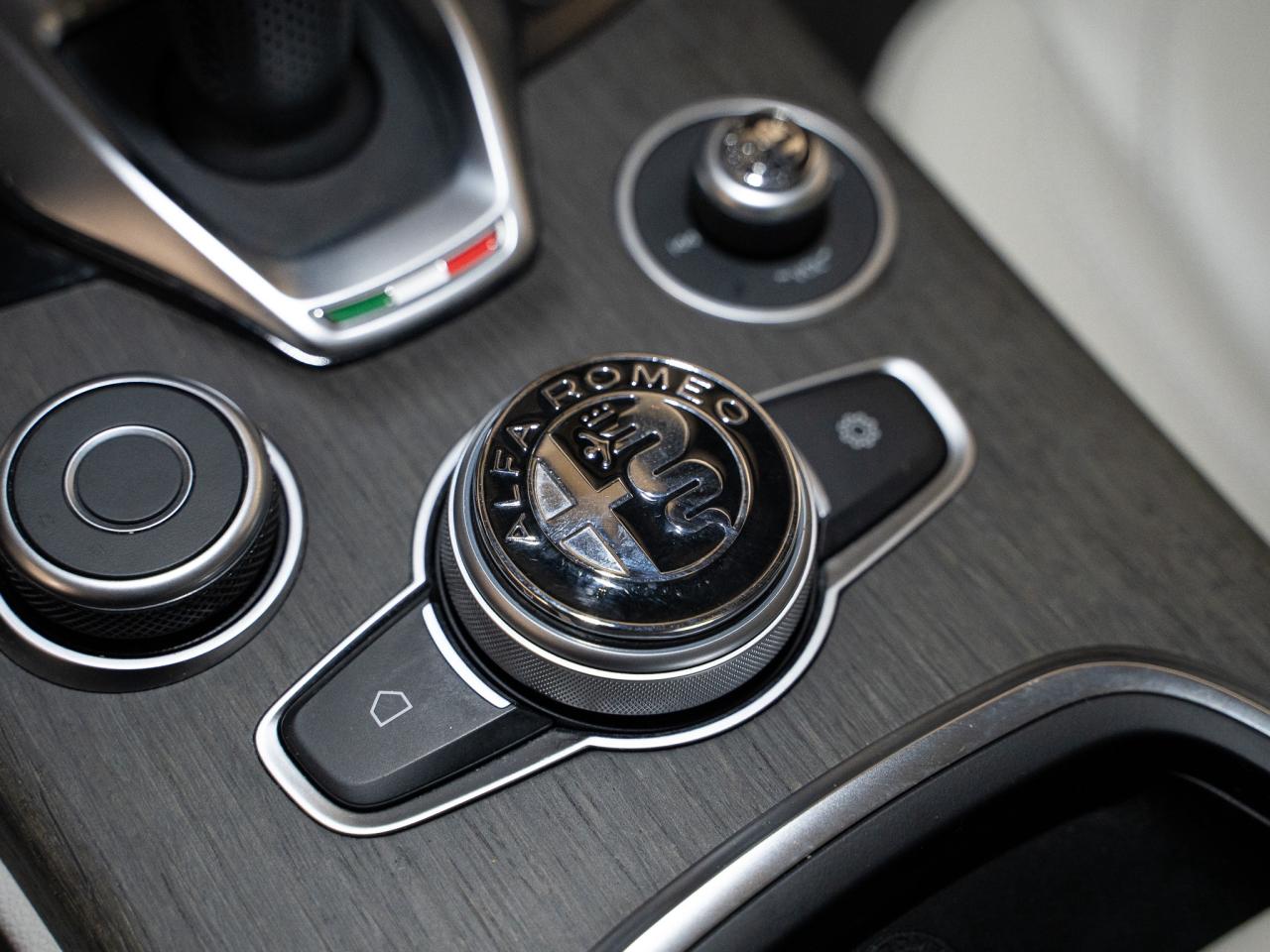 2021 Alfa Romeo Stelvio TI | PANO ROOF | 19 IN Photo