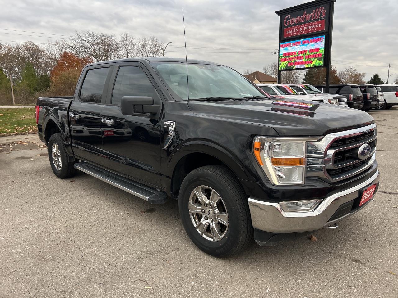 2021 Ford F-150 XLT, CLEAN CARFAX, 6 PASSENGER, 4X4, BACK UP CAM! - Photo #4