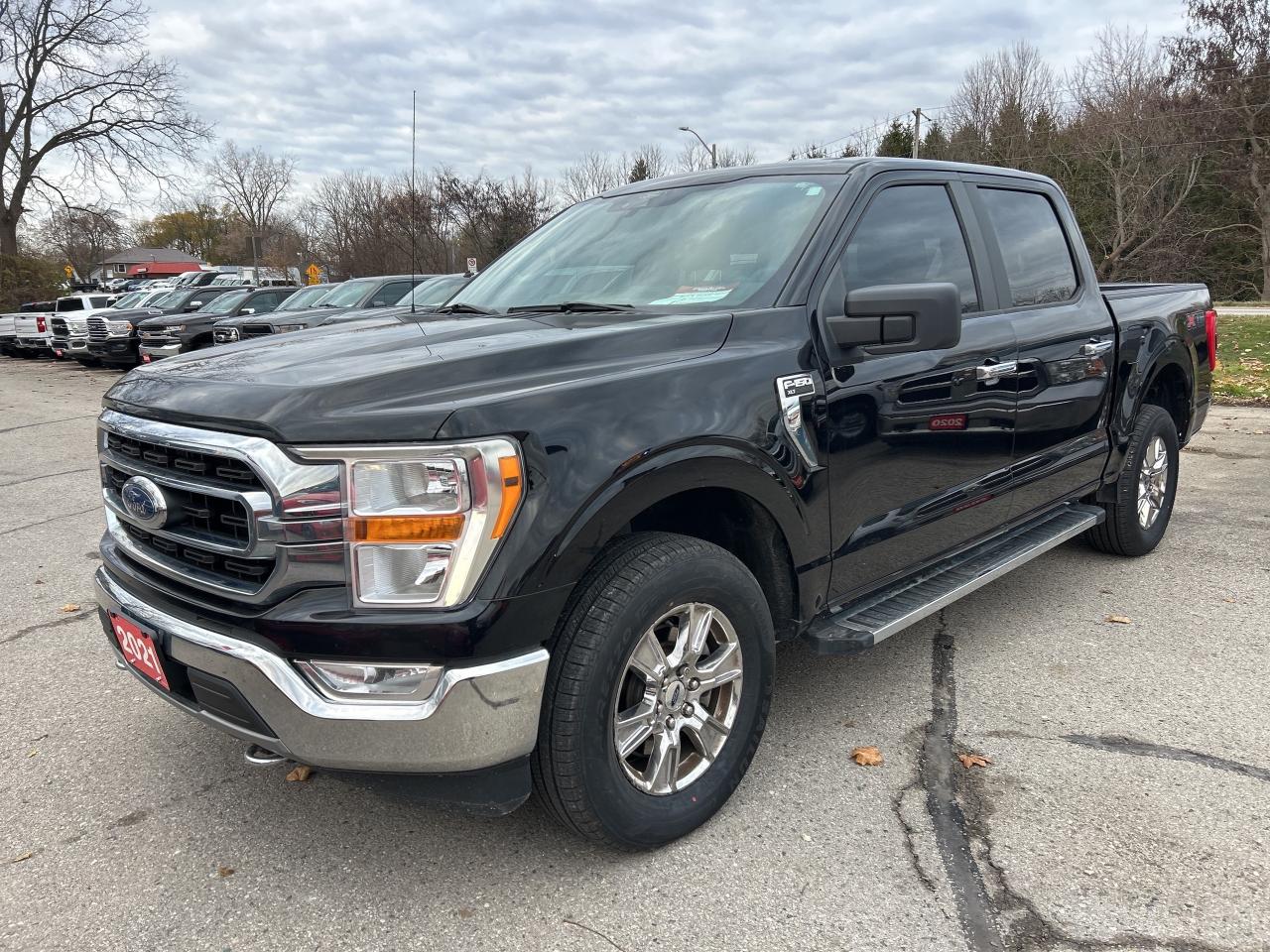 2021 Ford F-150 XLT, CLEAN CARFAX, 6 PASSENGER, 4X4, BACK UP CAM! - Photo #2