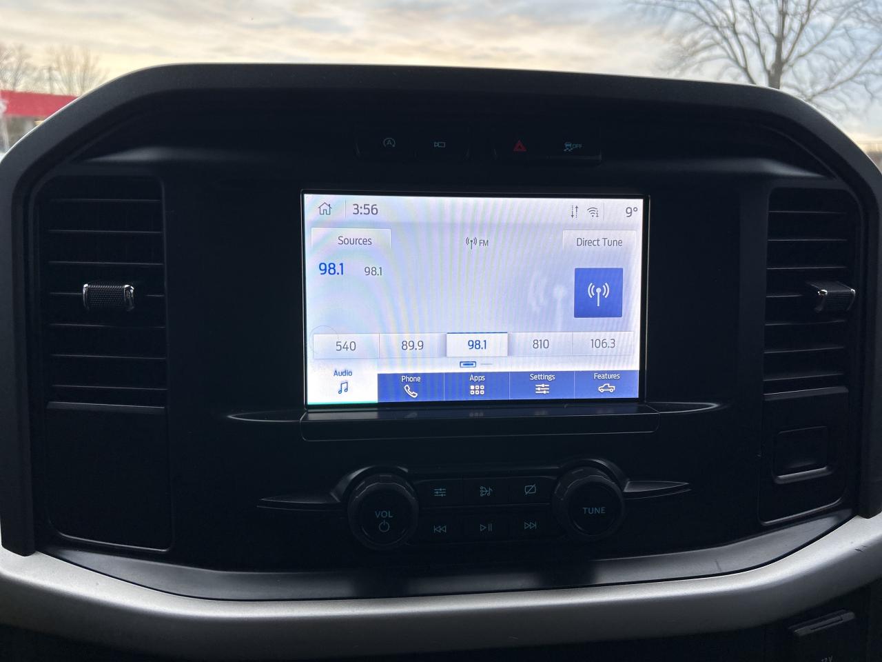 2021 Ford F-150 XLT, CLEAN CARFAX, 6 PASSENGER, 4X4, BACK UP CAM! - Photo #18