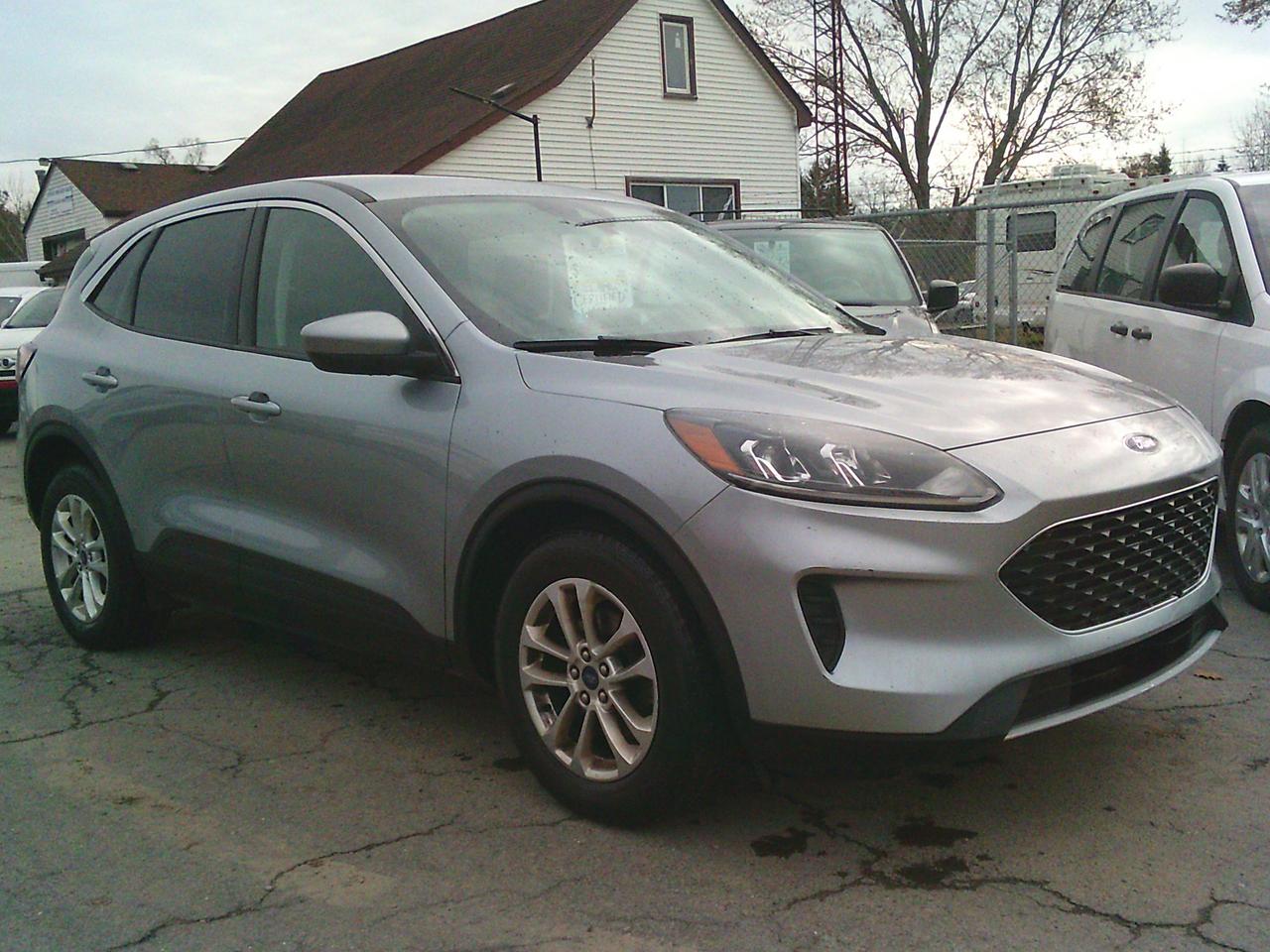 2021 Ford Escape SE Photo